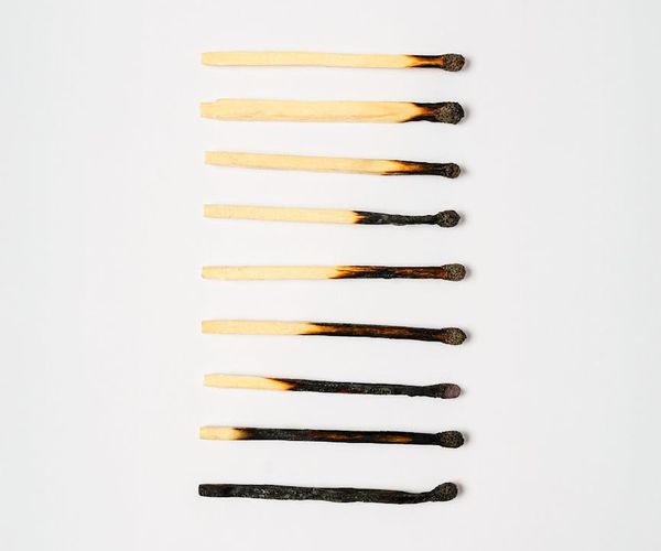 Minimalist artistic representation of body alignment and focus